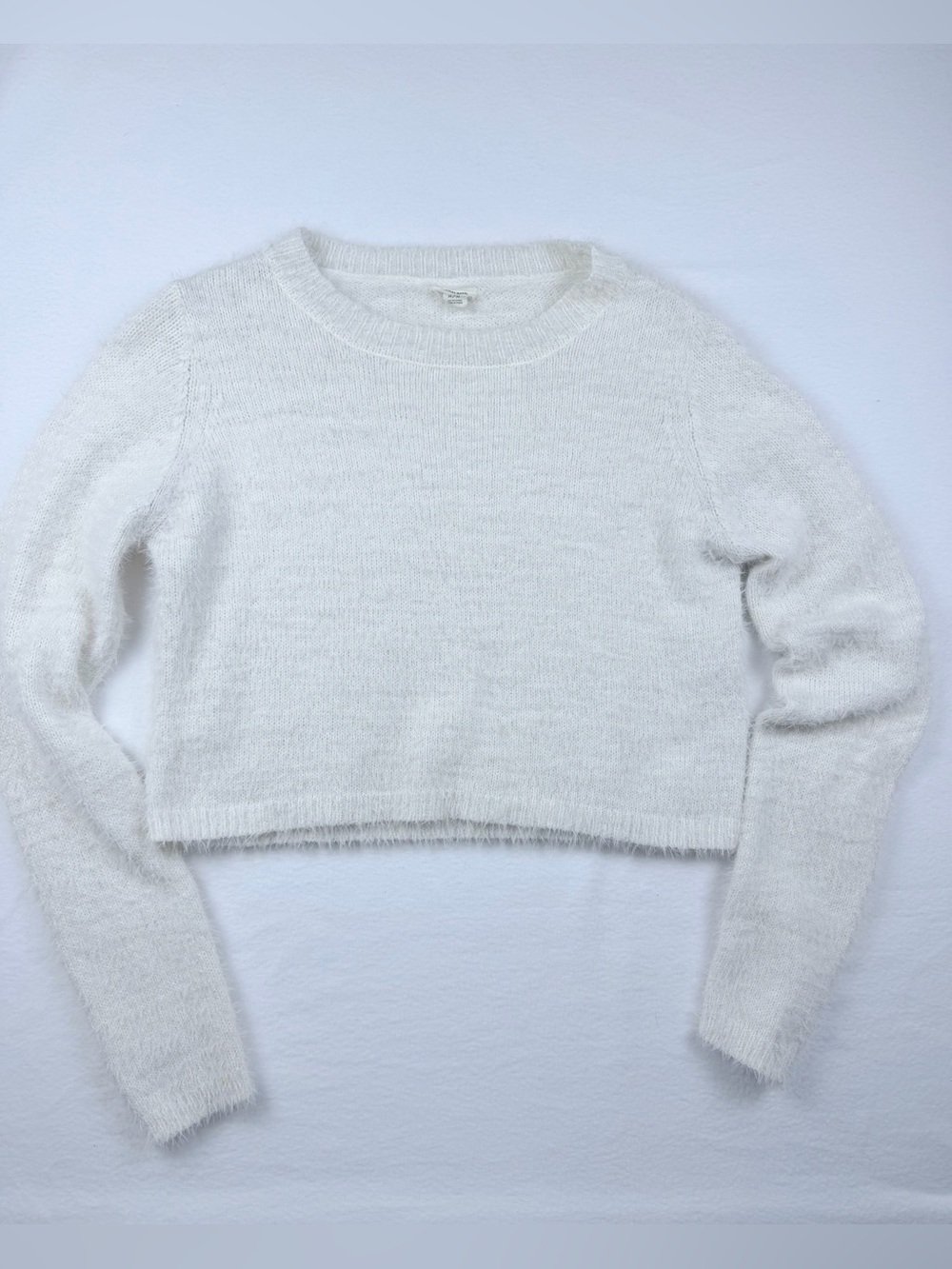 Garage White Fuzzy Eyelash Knit Cropped Crewneck Sweater Medium - Picture 2 of 7